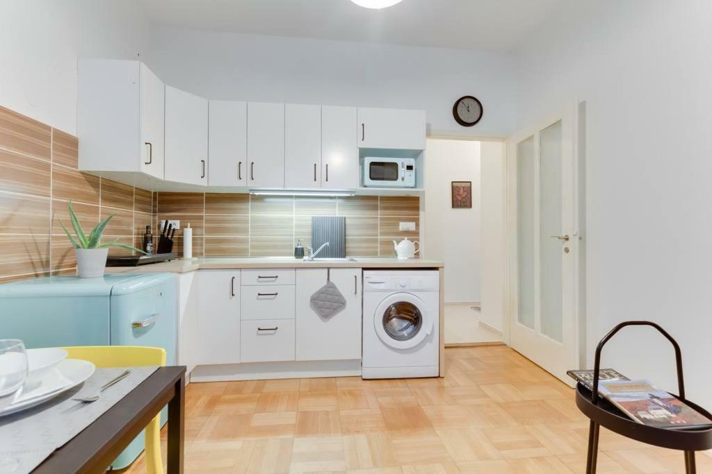 Apartment Alex Prag